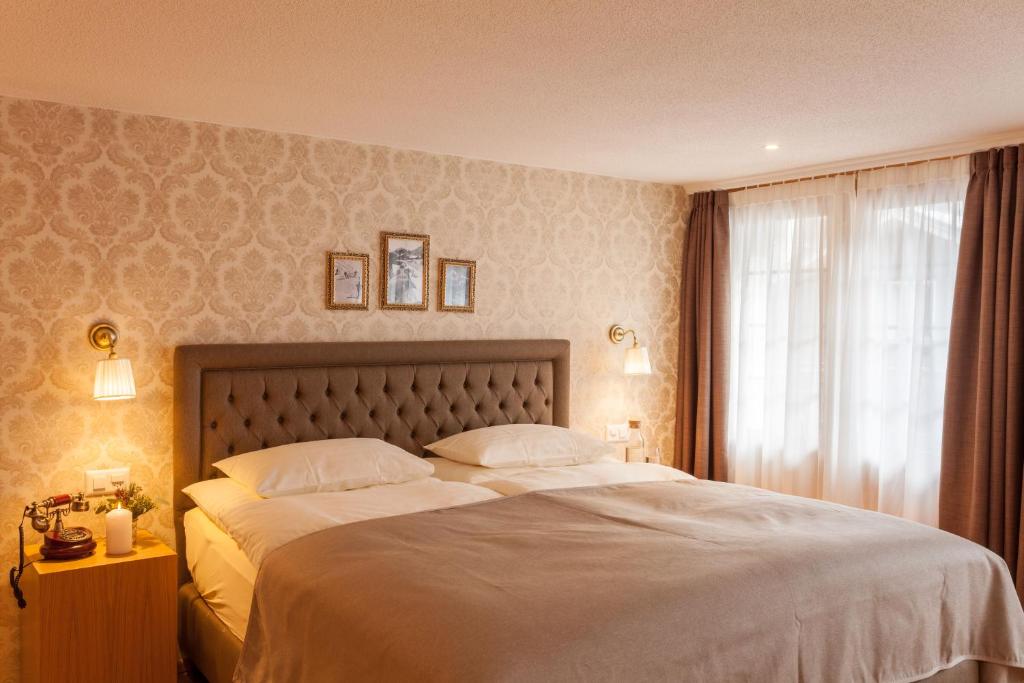 Postel nebo postele na pokoji v ubytování Hotel Walliserhof Zermatt