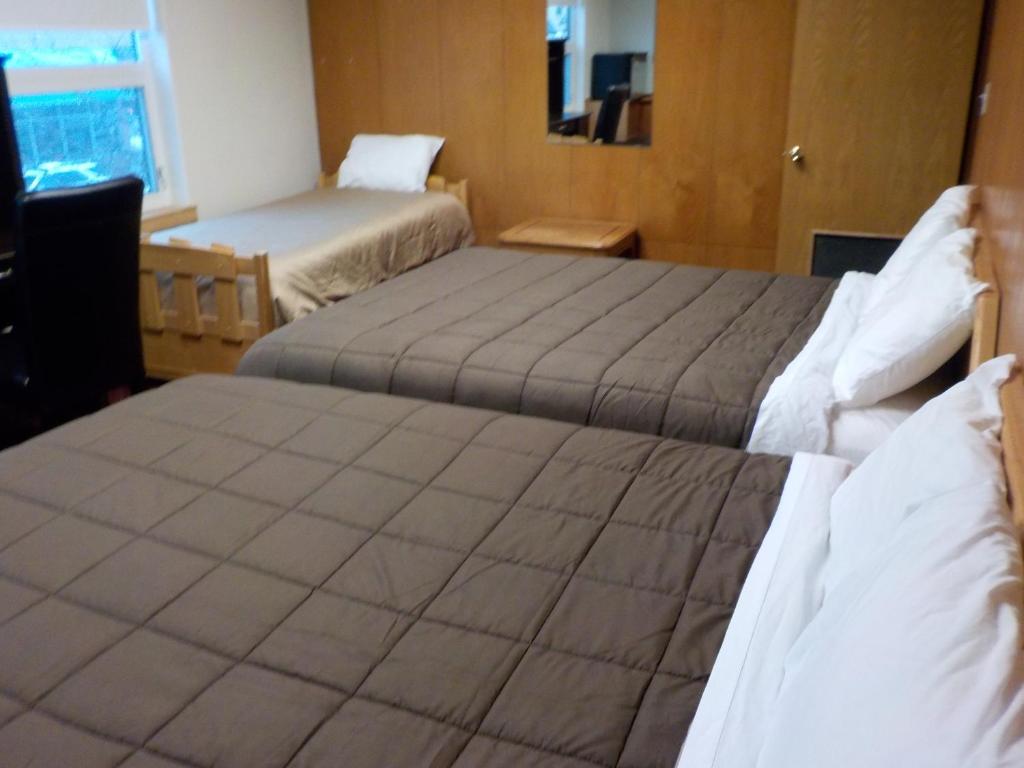 Postel nebo postele na pokoji v ubytování Vernon Hostel