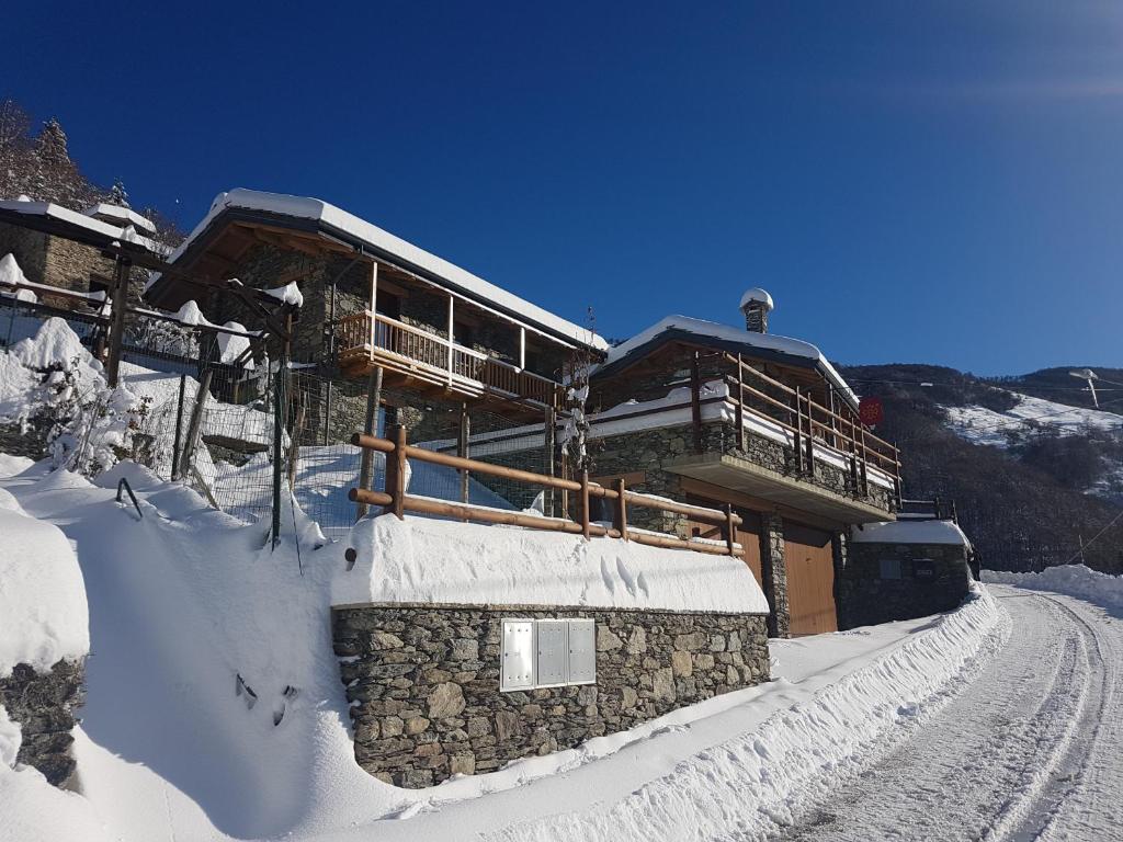 CHALETS MONGIOIE Pra di Roburent v zime
