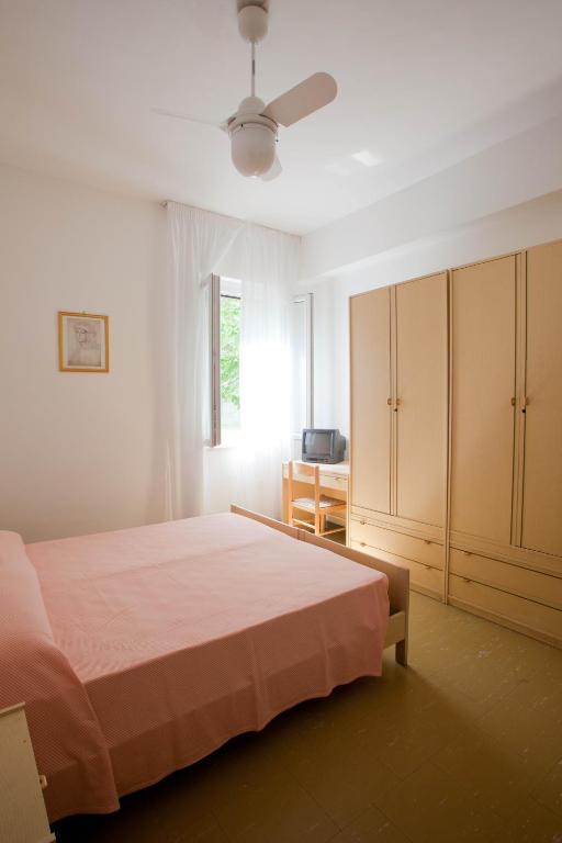 A bed or beds in a room at Hotel Santa Lucia