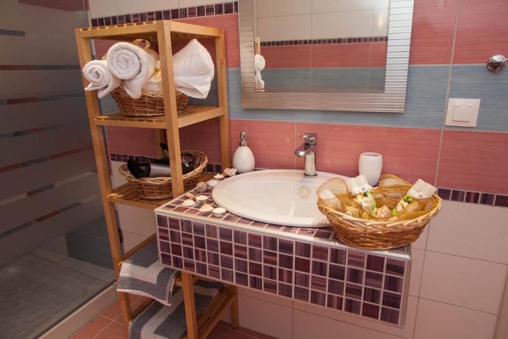 Koupelna v ubytování Kentrikon Suites