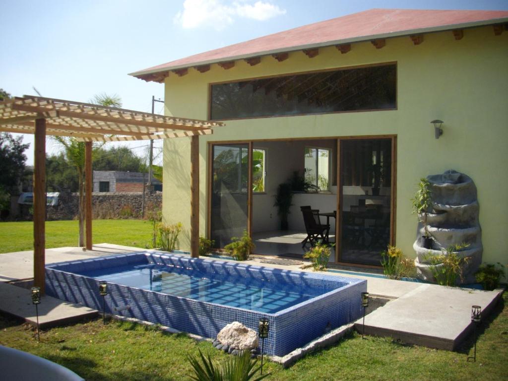 a swimming pool in the yard of a house at Villas Premier in Tequisquiapan
