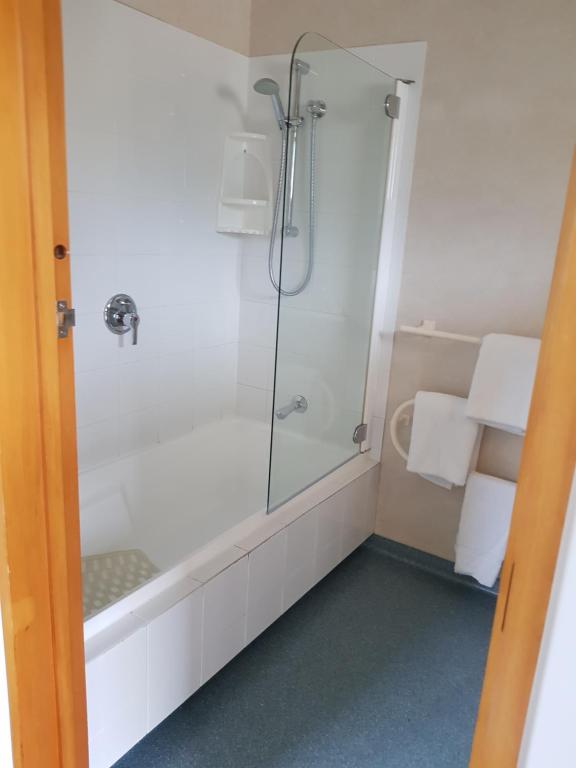 The Anchor Inn Beachfront Motel - Resim 6