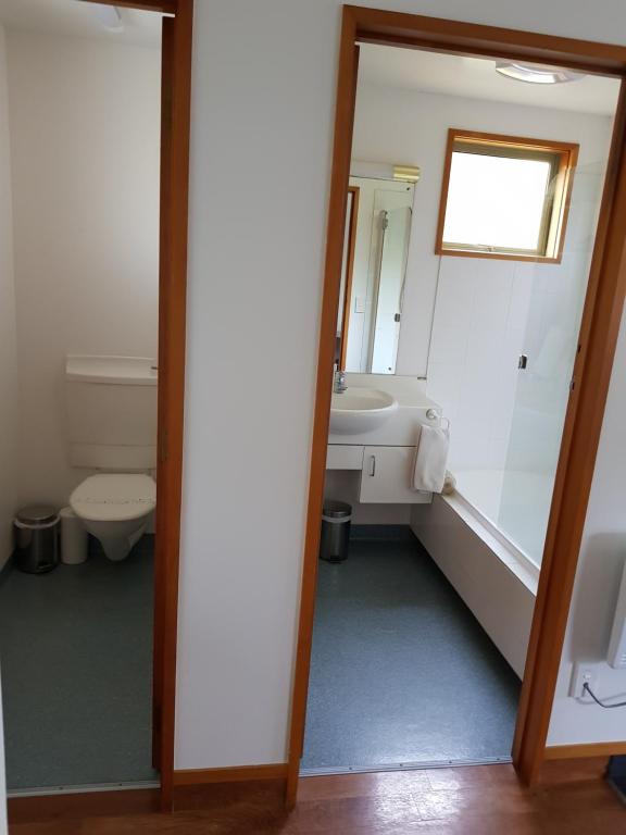 The Anchor Inn Beachfront Motel - Resim 13