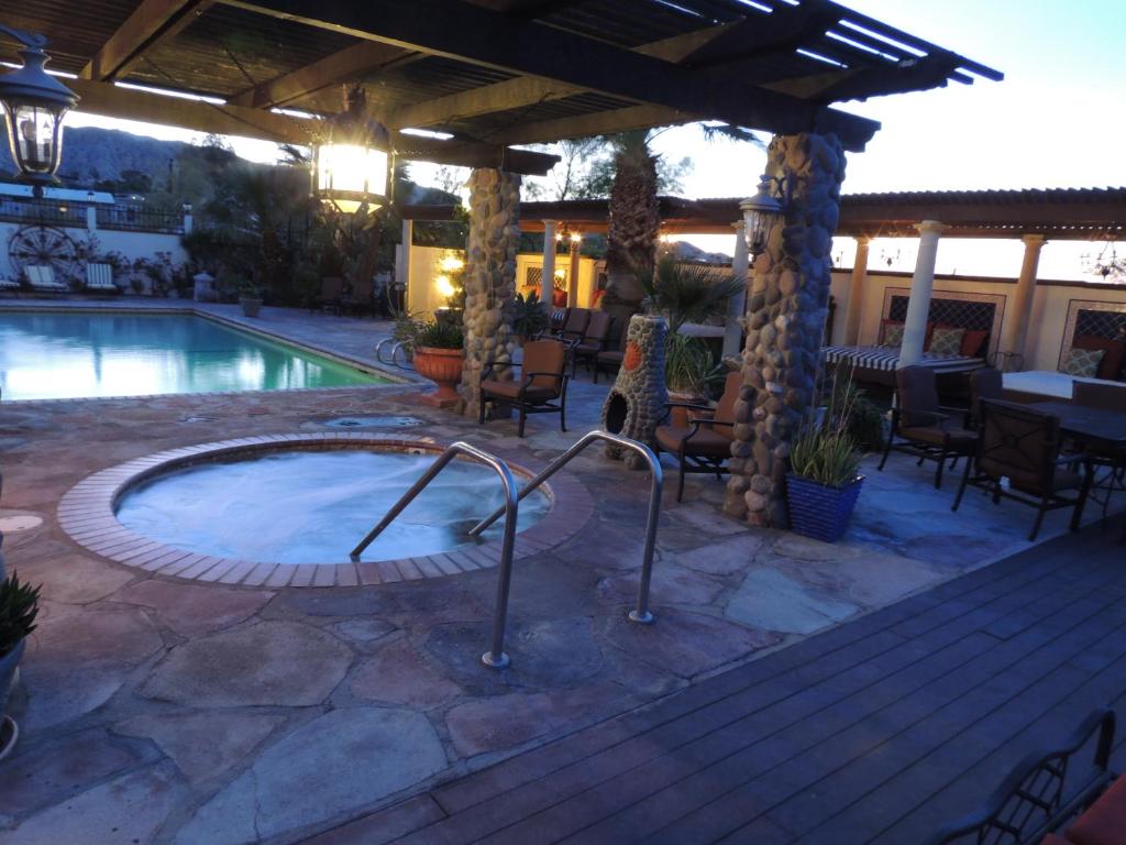 Bazén v ubytování Tuscan Springs Hotel & Spa nebo v jeho okolí
