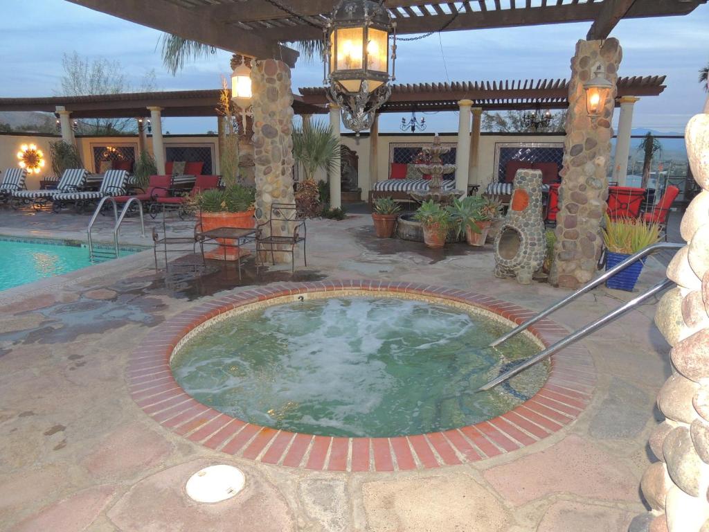 Bazén v ubytování Tuscan Springs Hotel & Spa nebo v jeho okolí