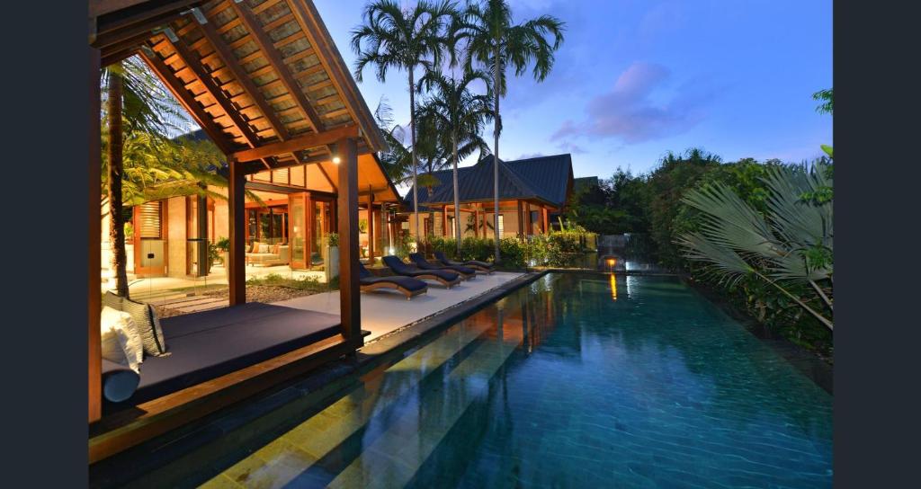 Hồ bơi trong/gần Niramaya Villas and Spa
