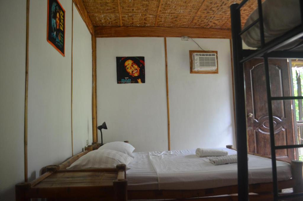 Postel nebo postele na pokoji v ubytování Reggae Guesthouse