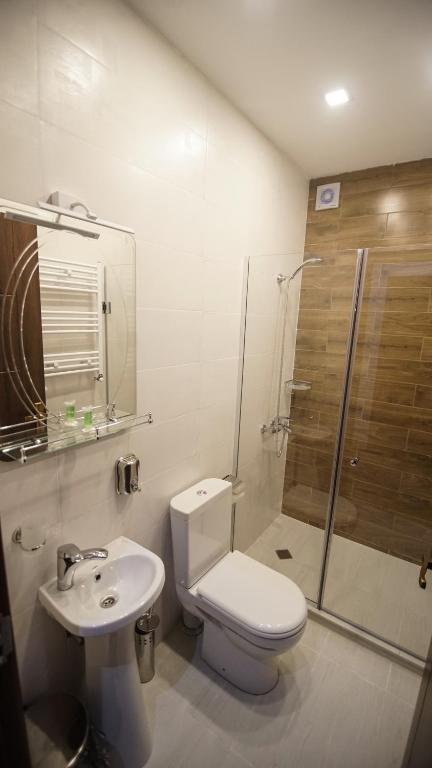 Koupelna v ubytování Hotel King Tom