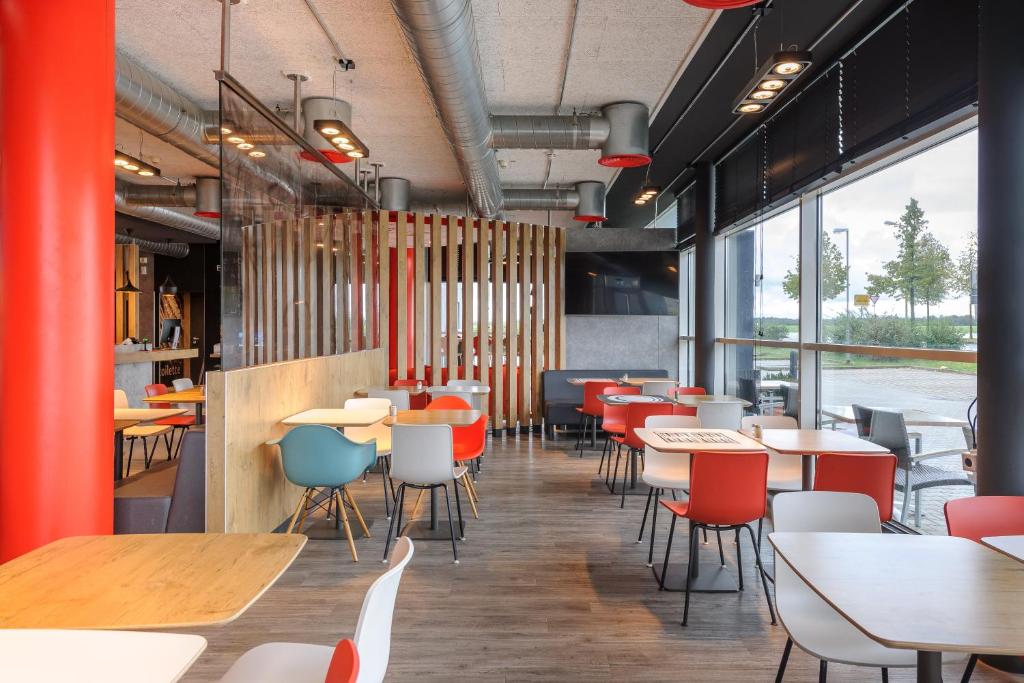 Restaurace v ubytování ibis Hotel München Messe