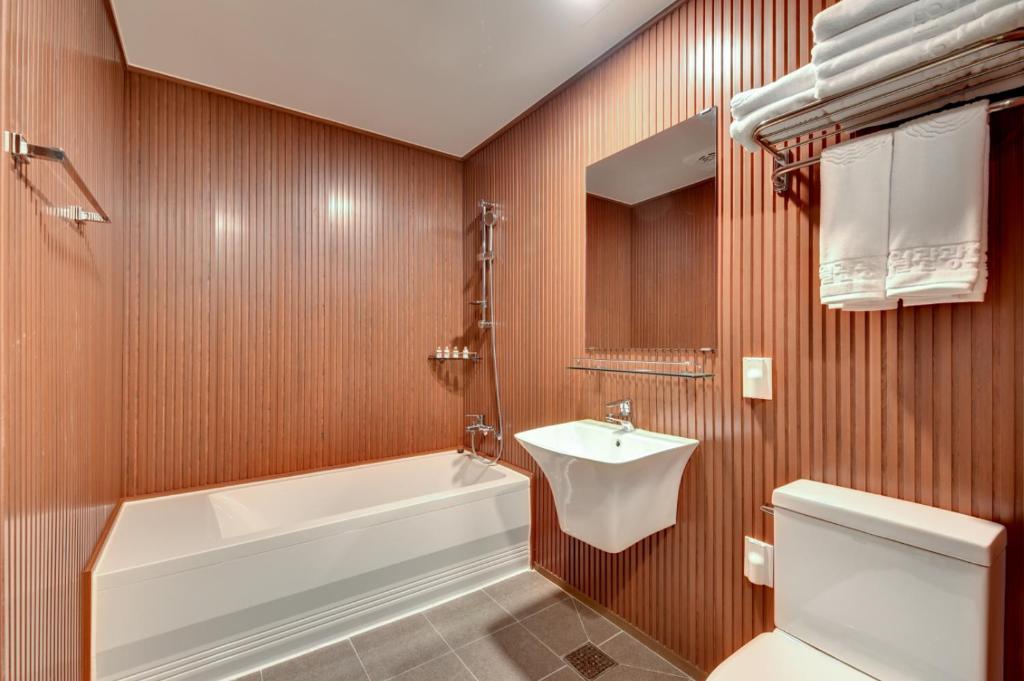 Koupelna v ubytování Sea Moon Tourist Hotel