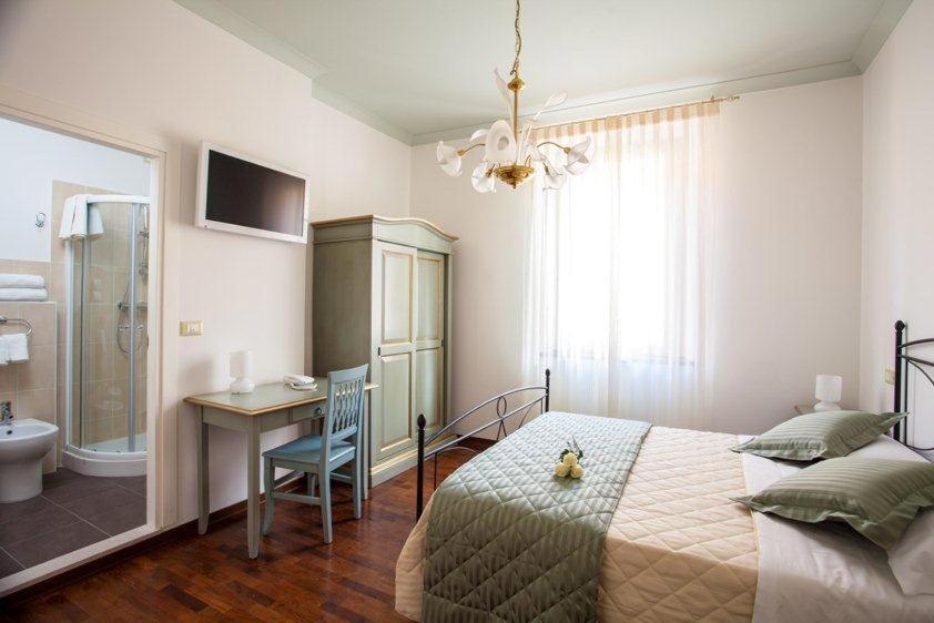 Postel nebo postele na pokoji v ubytování Il Portico Camere e Caffè - centro Città