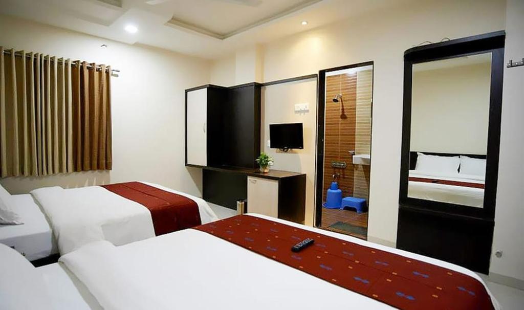 Postel nebo postele na pokoji v ubytování Hotel Shanti Kamal