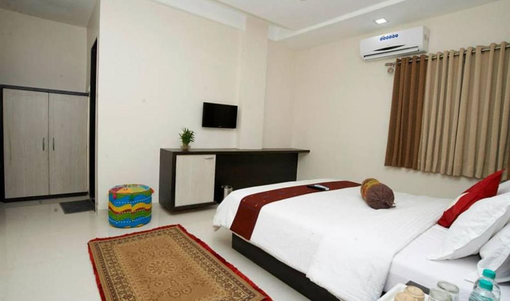Postel nebo postele na pokoji v ubytování Hotel Shanti Kamal