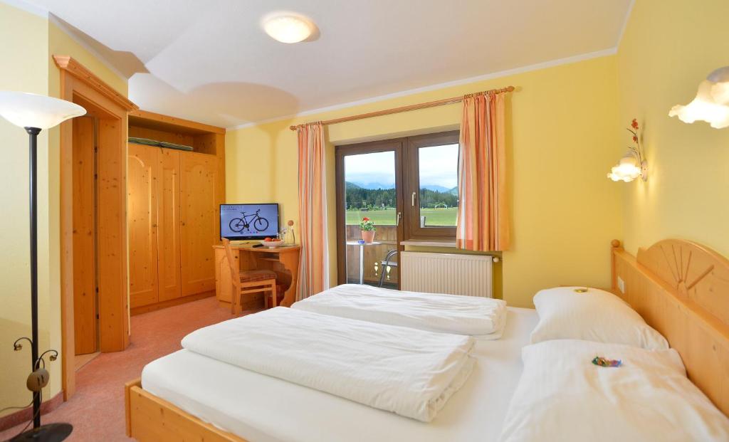 Postel nebo postele na pokoji v ubytování Pension und Apartments Landhaus Marie