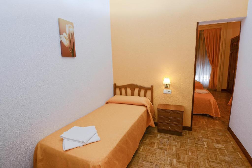 A bed or beds in a room at Hostal Edreira
