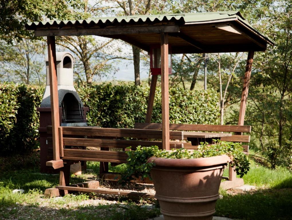 Ogród w obiekcie Agriturismo Fattoria Rozzalupi