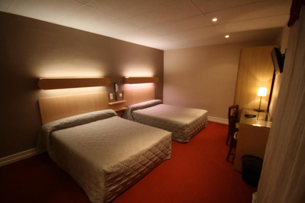 Logis Hotel L'ange Couronne - Habitación Cuádruple