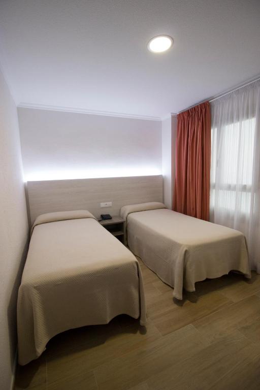 Hostal Pensimar - Deluxe Twin Room