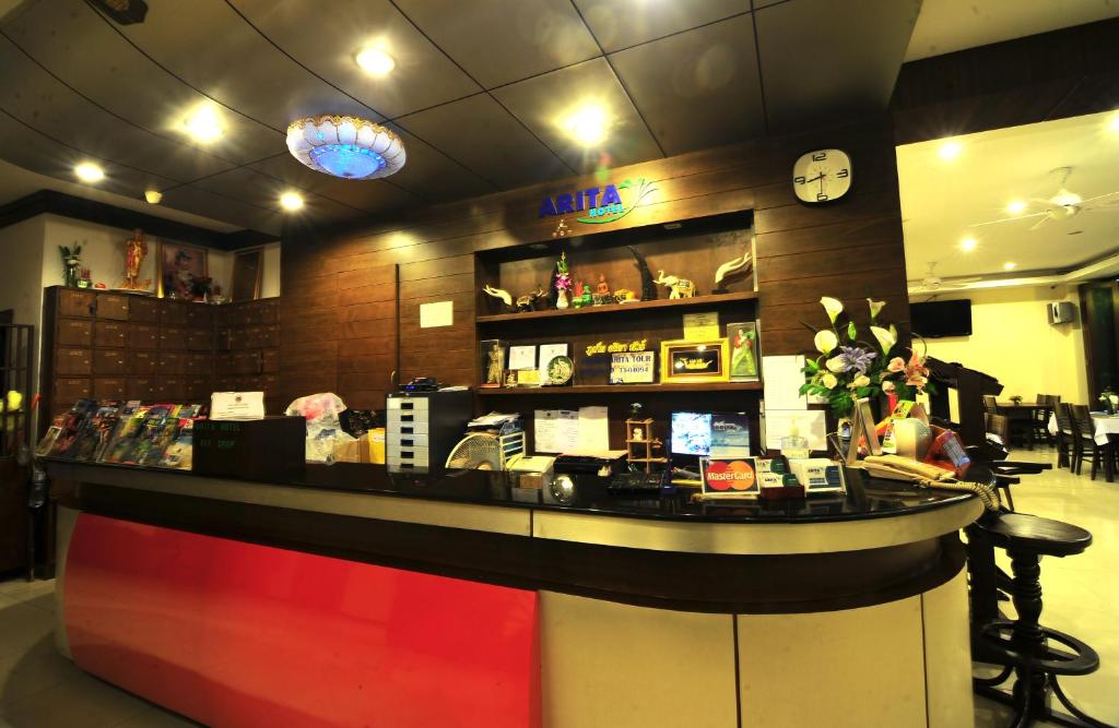 Lounge nebo bar v ubytování Arita Hotel Patong