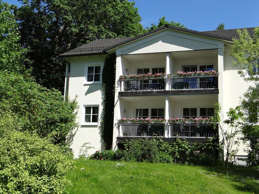 a white house with flowers on balconies at Villa Sonnenhof in Bad Steben