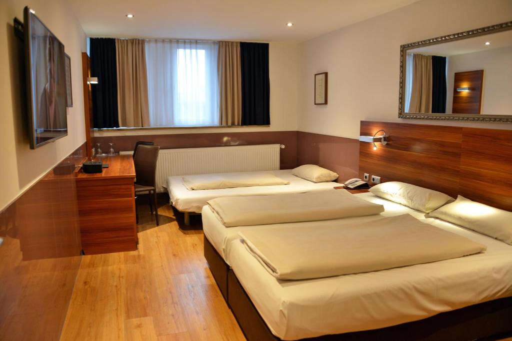 Postel nebo postele na pokoji v ubytování Arthotel Munich