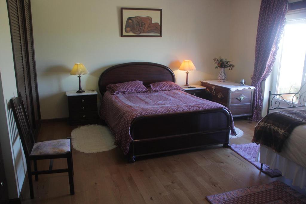 Uma cama ou camas num quarto em Quartos em vivenda serra da Estrela