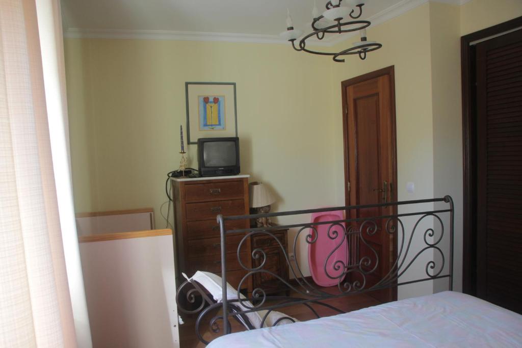 Uma cama ou camas num quarto em Quartos em vivenda serra da Estrela