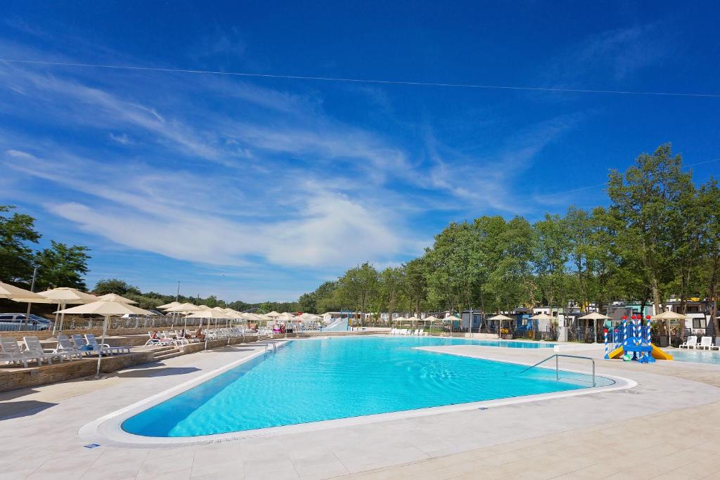 Basen w obiekcie SUNNY Mobile Homes Bijela Uvala lub w pobliżu
