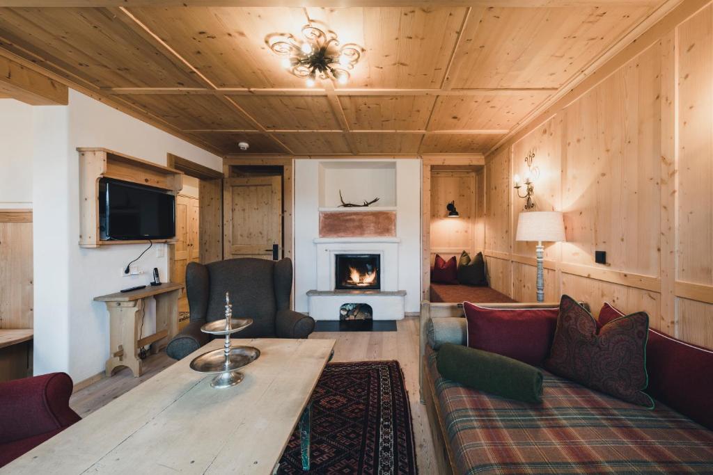 TV a/nebo společenská místnost v ubytování Himmlhof Small Luxury Boutique Hotel