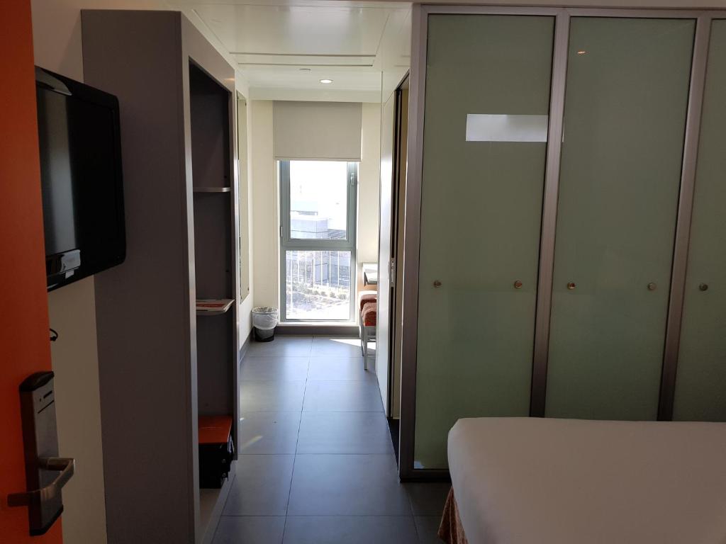 TV a/nebo společenská místnost v ubytování JOIN INN HOTEL Jebel Ali, Dubai - Formerly easyHotel Jebel Ali