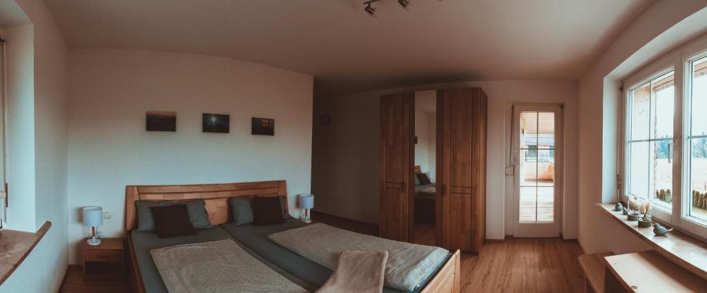 Postel nebo postele na pokoji v ubytování Ferienwohnung Thannen