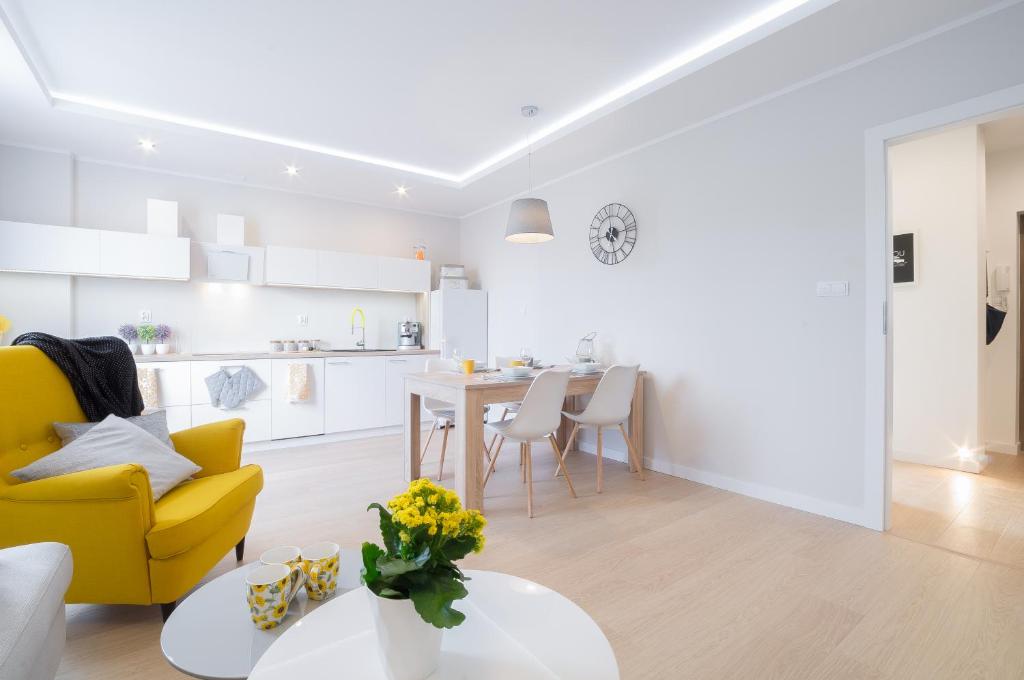 Kuchyňa alebo kuchynka v ubytovaní Rajska Apartament- Gdańsk