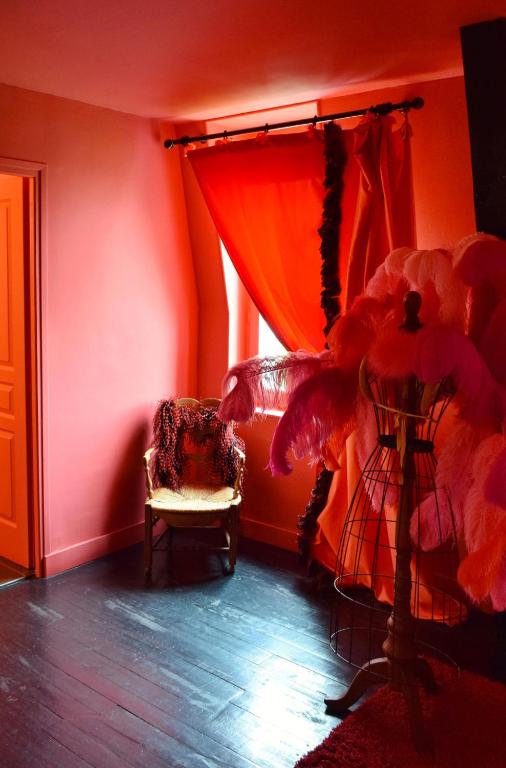 Maison Stella Cadente, Maison d'hôtes Artistique et Jardin à Provins - Chambre Moulin Rouge