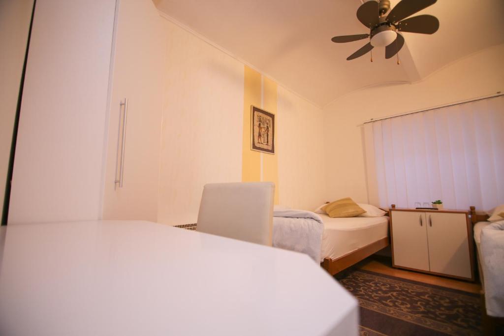 Postel nebo postele na pokoji v ubytování Guesthouse Kod Keme