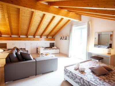 Sala Comacina Residence Apartment 5 - Sleeps up to 10 by Italian Apartments