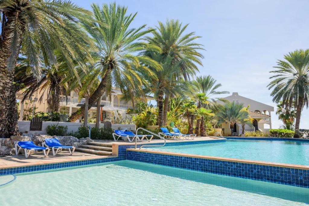 Bazén v ubytování Curacao Luxury Holiday Rentals nebo v jeho okolí