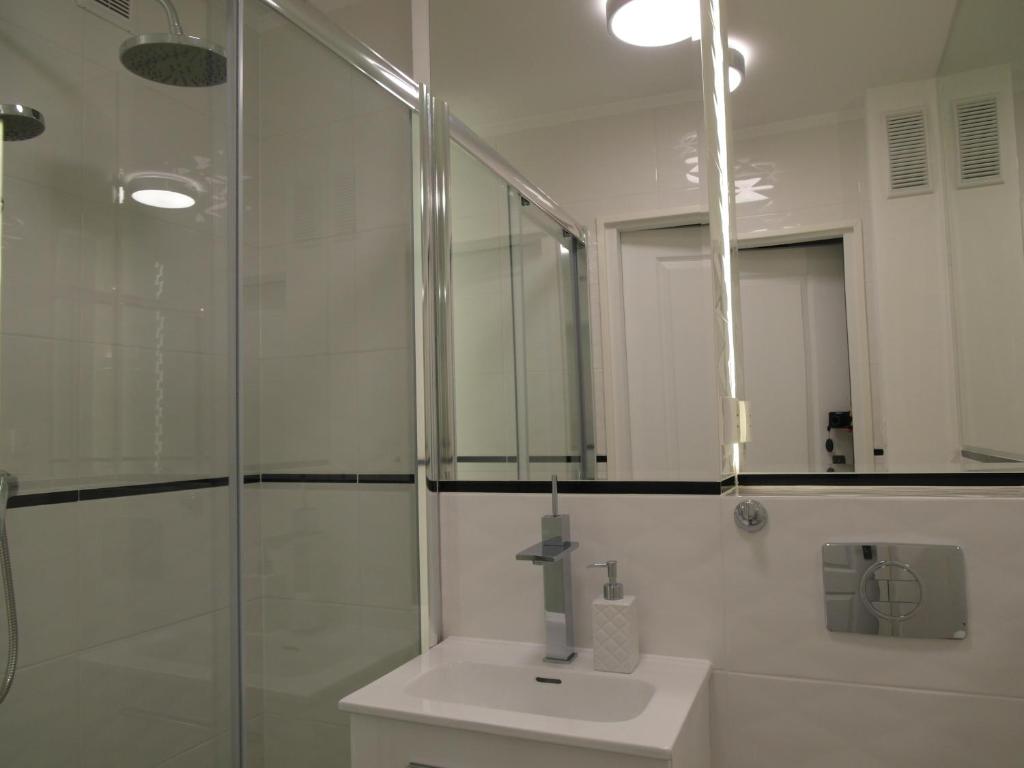 Kúpeľňa v ubytovaní Apartament MODERN SCANDI Waszyngtona