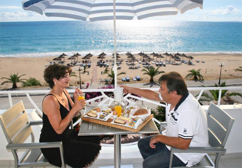 Гости Haris Hotel Apartments and Suites