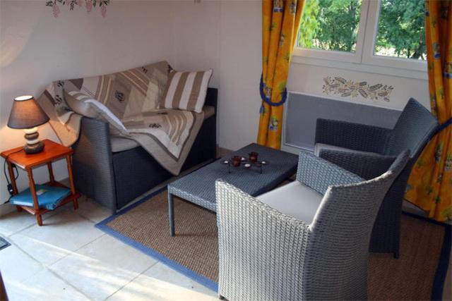 Posezení v ubytování La Maison Jaune