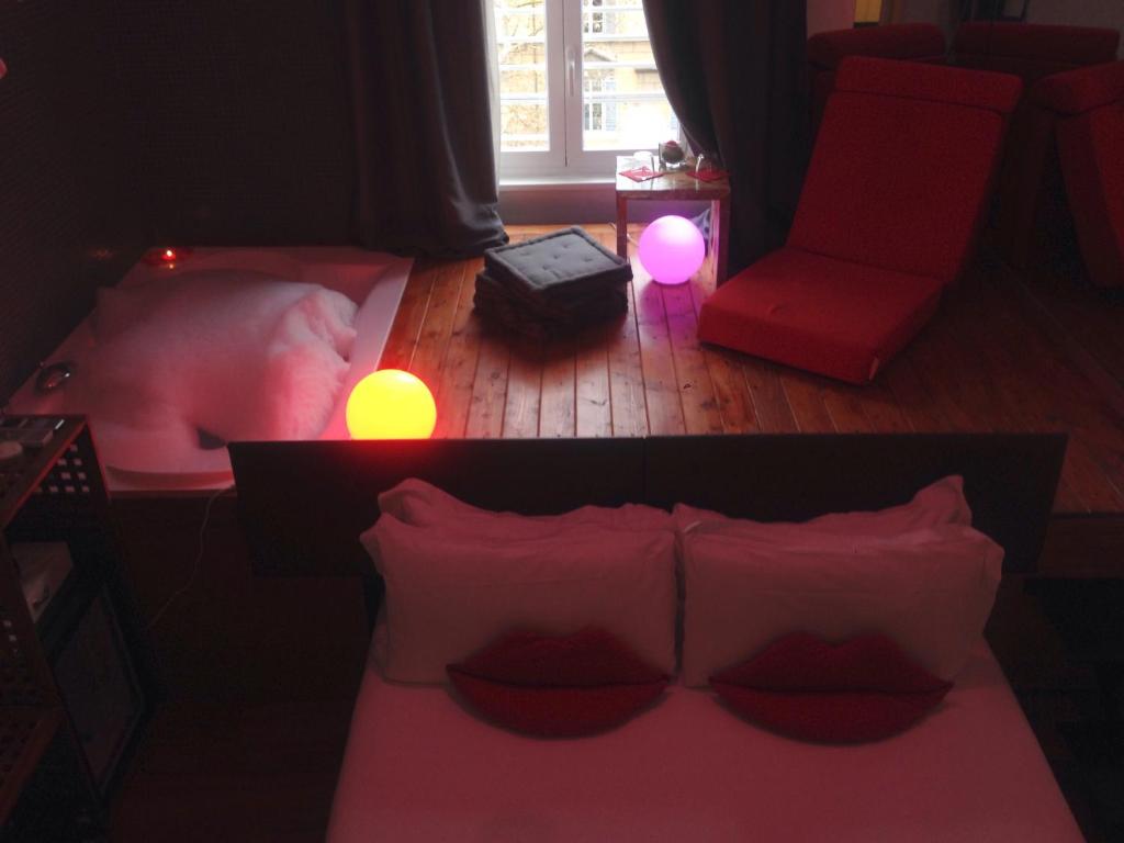 Posteľ alebo postele v izbe v ubytovaní Jacuzzi Rooms