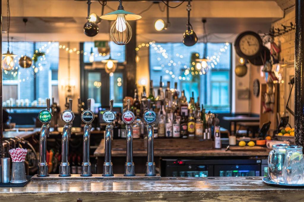 Salone o bar di Old Ship Inn Hackney