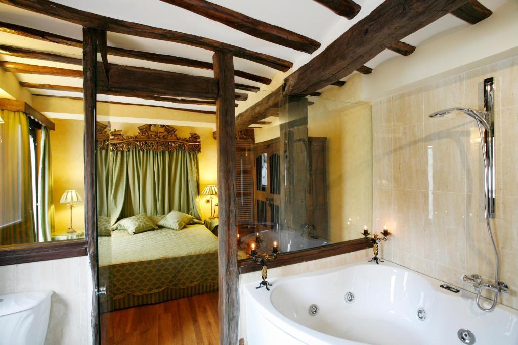 Posteľ alebo postele v izbe v ubytovaní Hotel Boutique Real Casona De Las Amas