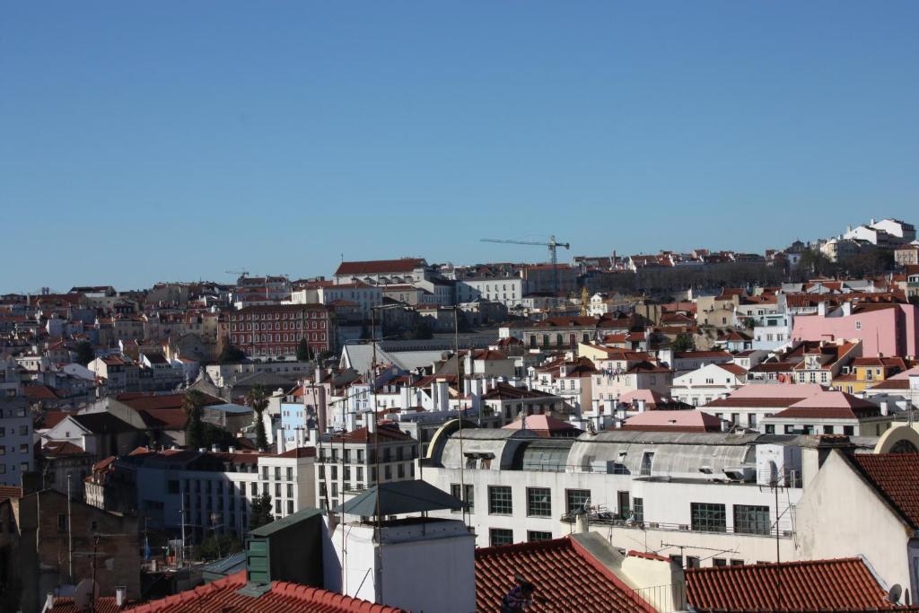 リスボンにあるCastle View Mouraria - 6 personsの建物のある街並み