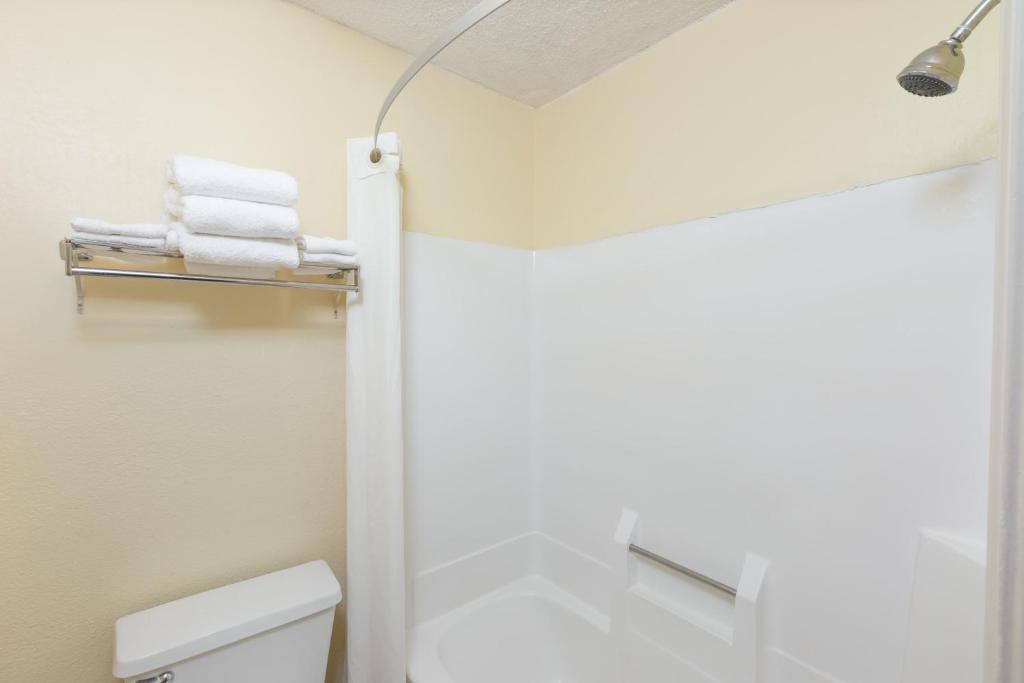 Super 8 by Wyndham Indianapolis-Southport Rd - Quarto Queen - Não Fumador