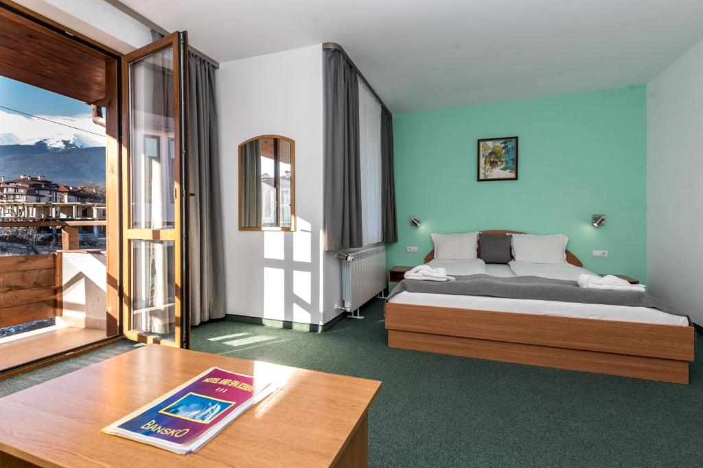 Postel nebo postele na pokoji v ubytování Hotel Iceberg Bansko