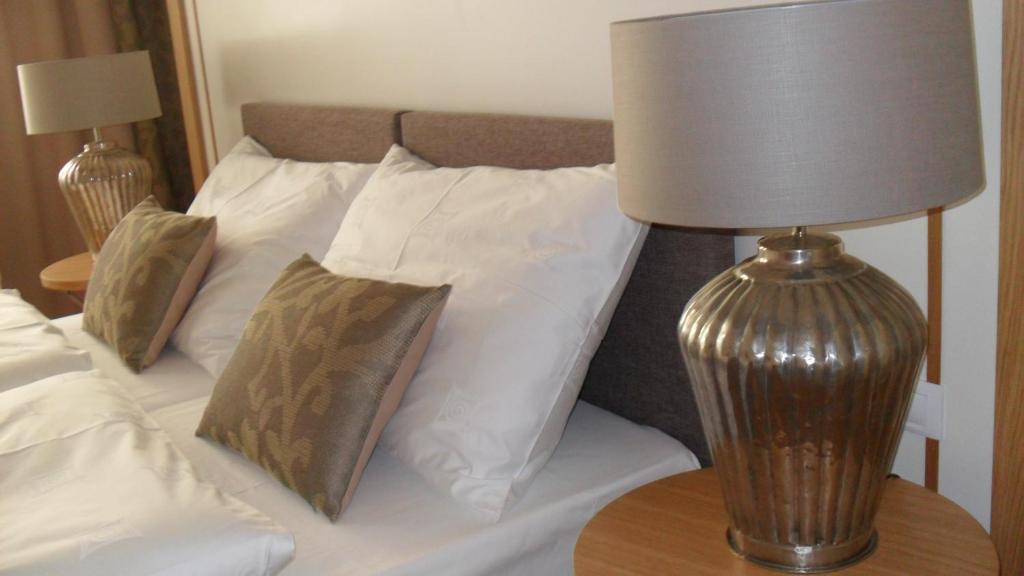 Postel nebo postele na pokoji v ubytování Jungmann Hotel