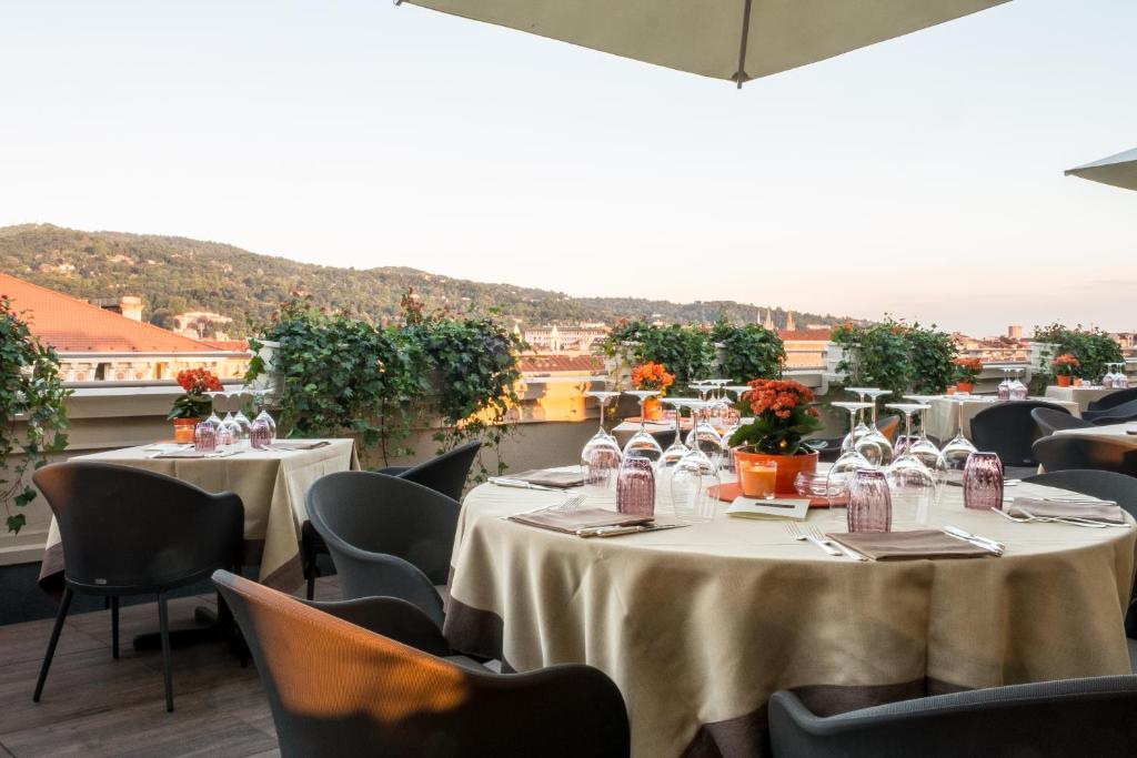 Nespecifikovaný výhled na hory nebo výhled na hory při pohledu z hotelu