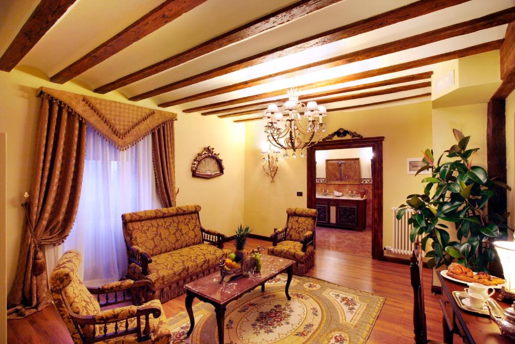 Posedenie v ubytovaní Hotel Boutique Real Casona De Las Amas