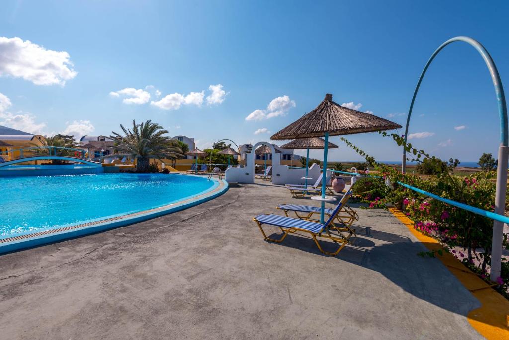 Bazén v ubytování Caldera View Resort - Adults Only nebo v jeho okolí